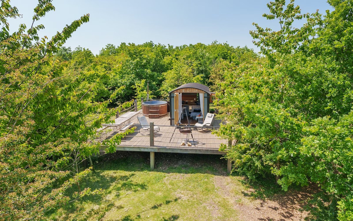 「鹿小屋」，景色迷人，热水浴缸