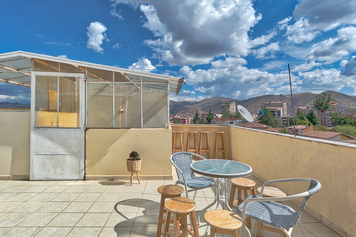 Sunny house with rooftop terrace. Tours available!