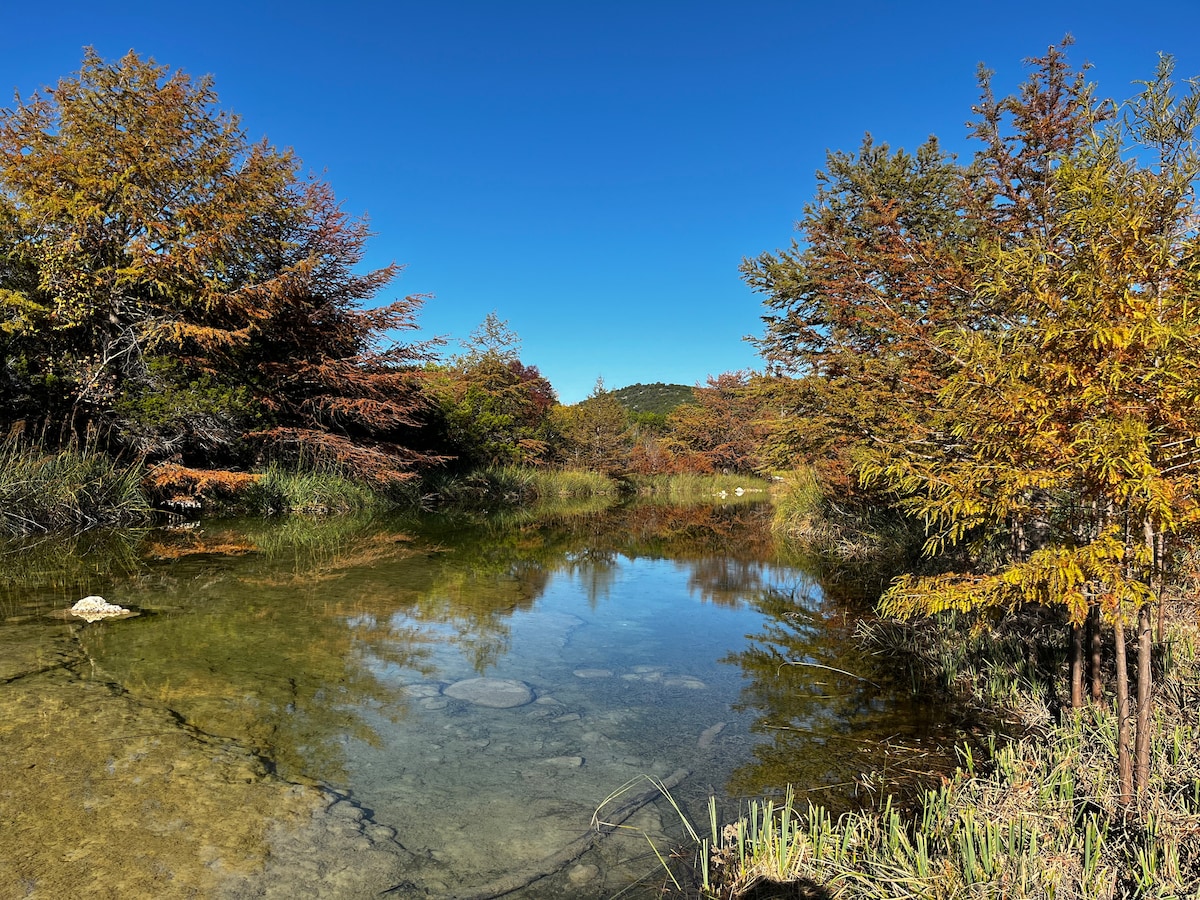 山顶河畔度假屋（ Hilltop River Hideaway