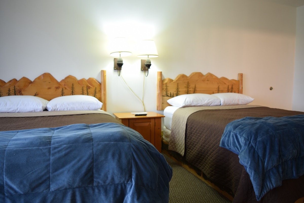 Lodge Room with 2 Double Beds in Ottertail Area