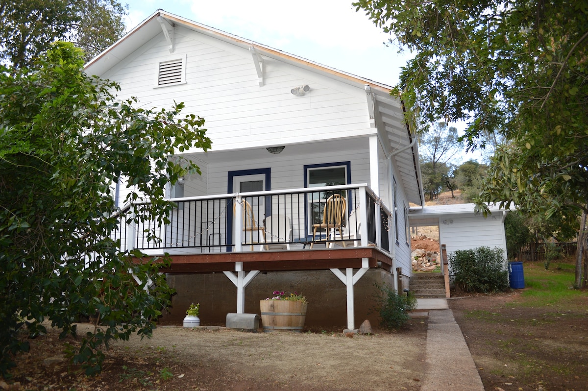 Papa Joe 's Farm House in the Gold Country