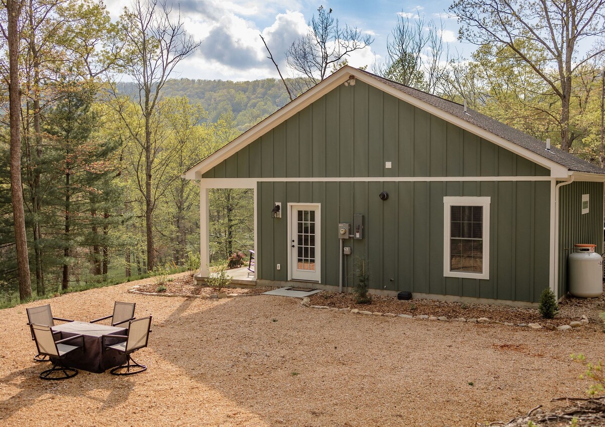 Mtn Blessings New 2 BR Cottage (Brand New May 22)