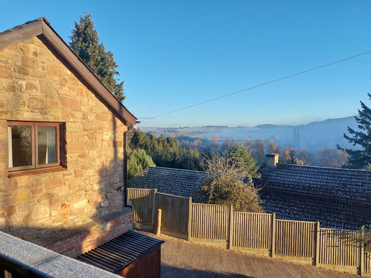 2 bed barn with spectacular views - Wye Valley