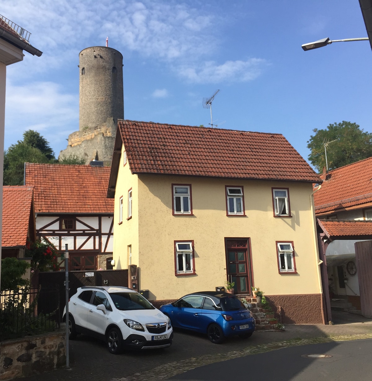 「Kunos Towers」- FeWo im Burgweg in Münzenberg
