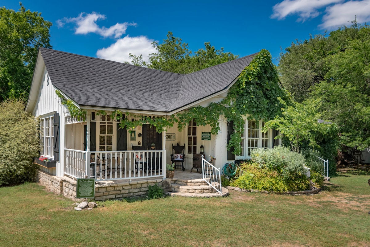 Prairie House cabin. Barnyard Animals. River acces