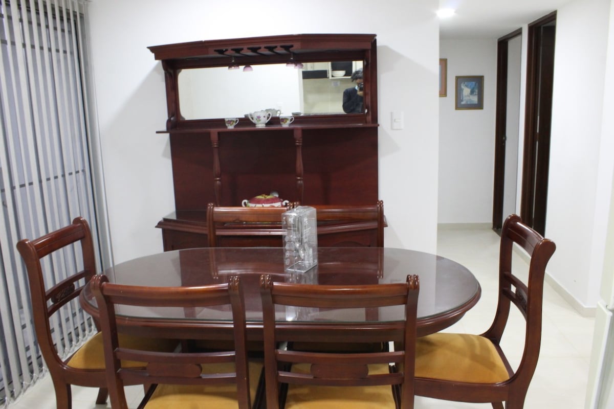 Apartamento central con parqueadero externo