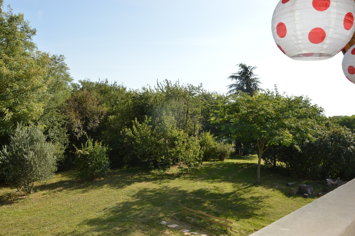 Appartement indépendant avec jardin -15 mn de Lyon