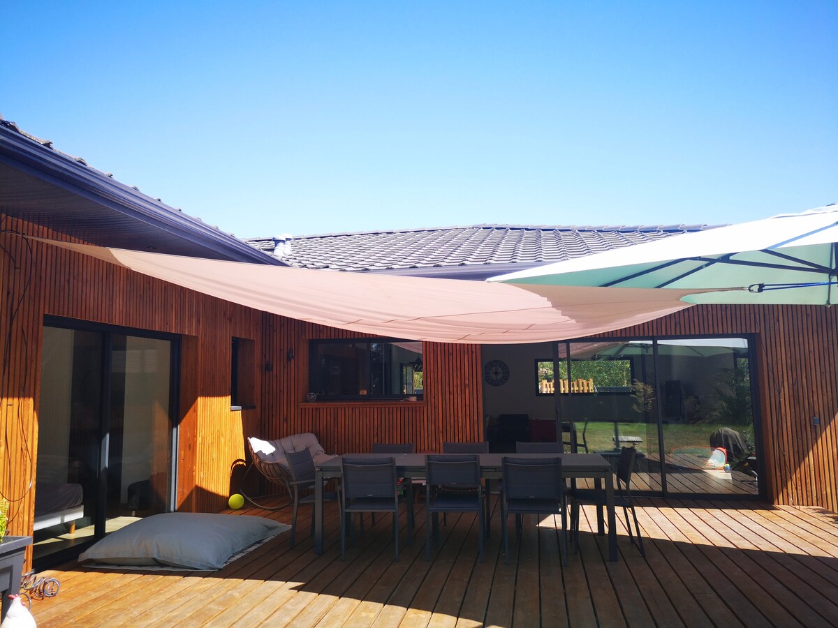 Maison bois avec piscine proche canal du midi