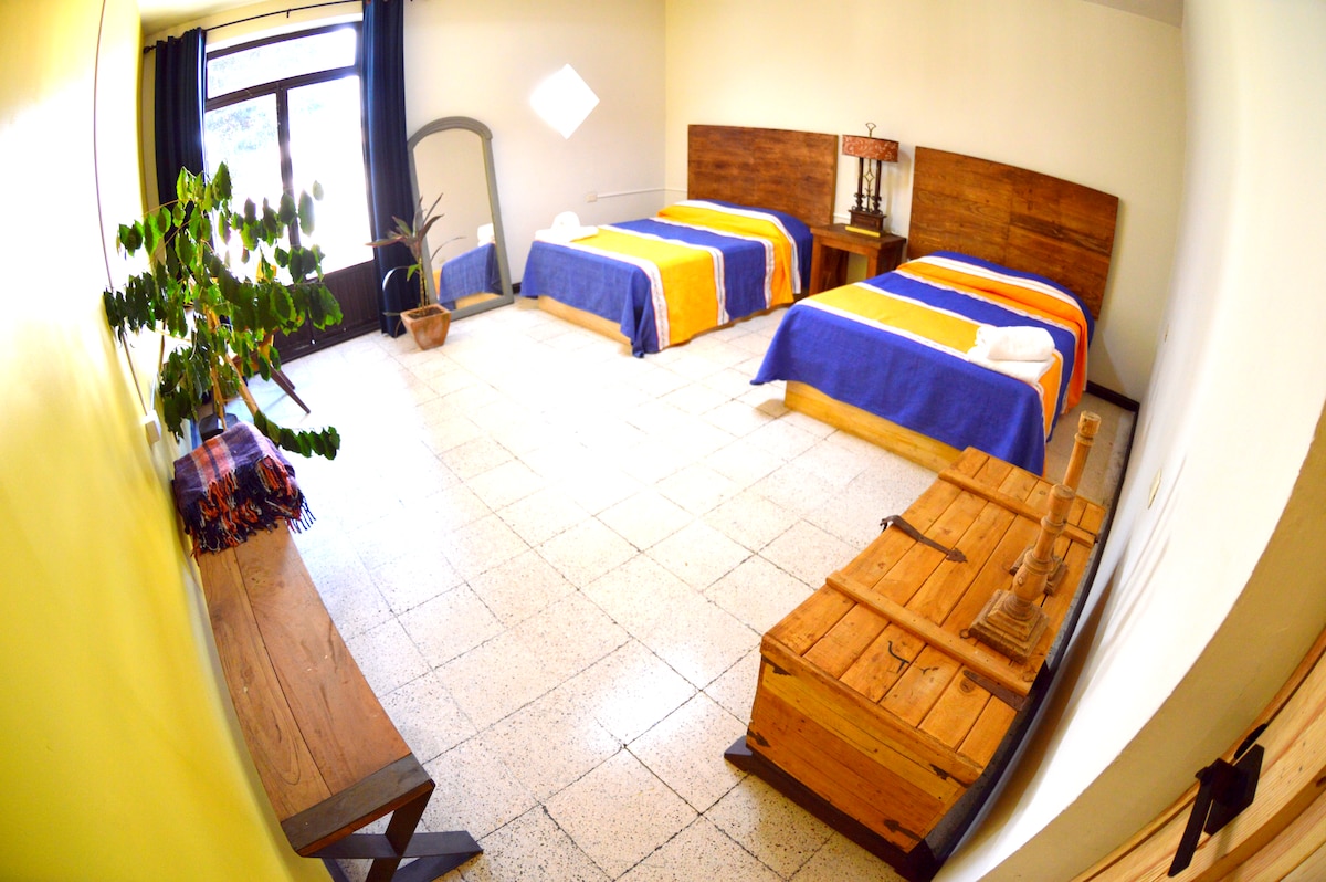 Nice Double-Bedroom at Morelia's very heart