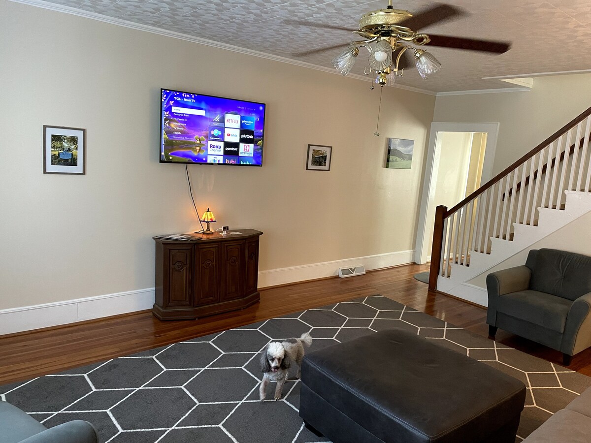 Delilah's Retreat - Lovely 3BR historic townhouse