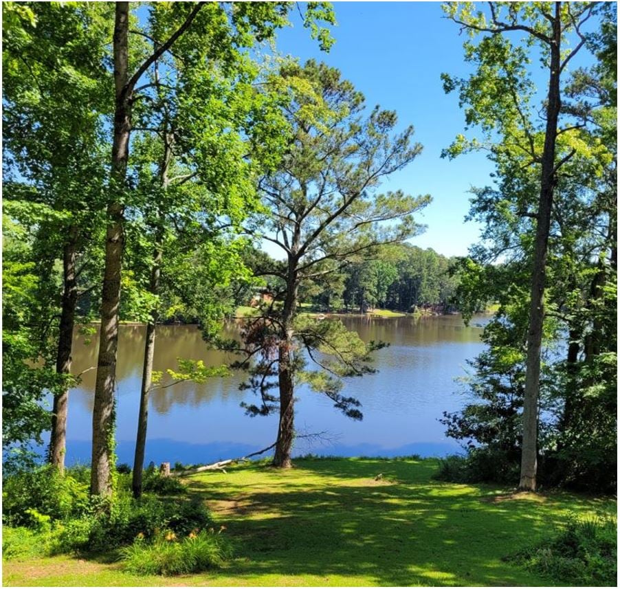 Lakefront Retreat with Breathtaking views!