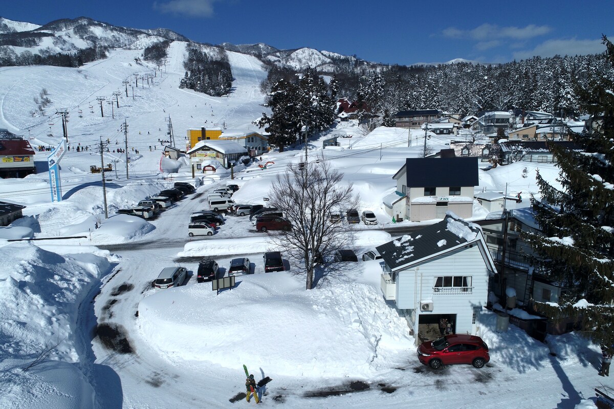 距离滑雪和温泉100米！烧烤租赁|车库|可携带！