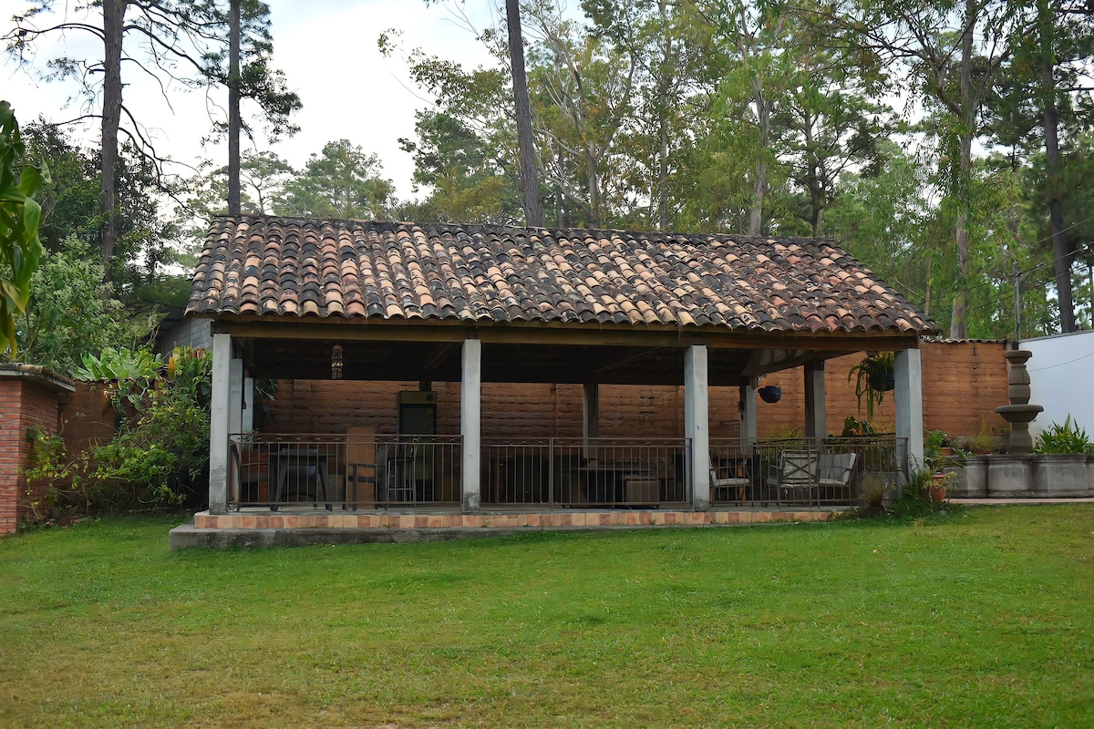 Las Marias别墅，森林舒适的房子