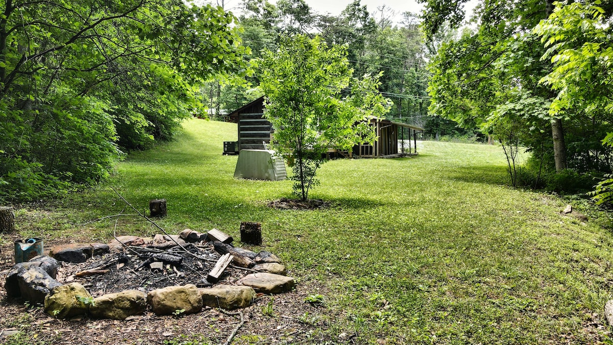 Moonshine Cabin by the Creek in the Smoky Mtns