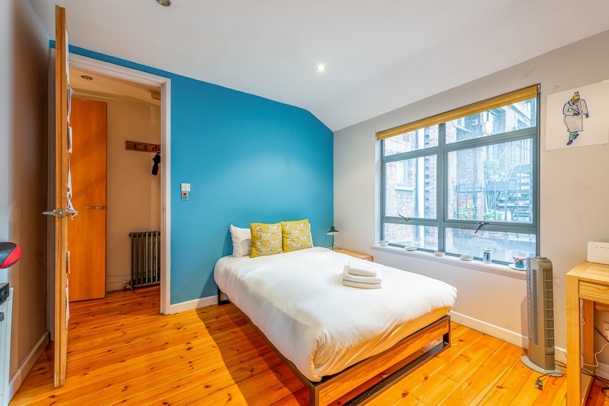 Great flat with terrace, Shoredich | Pass The Keys