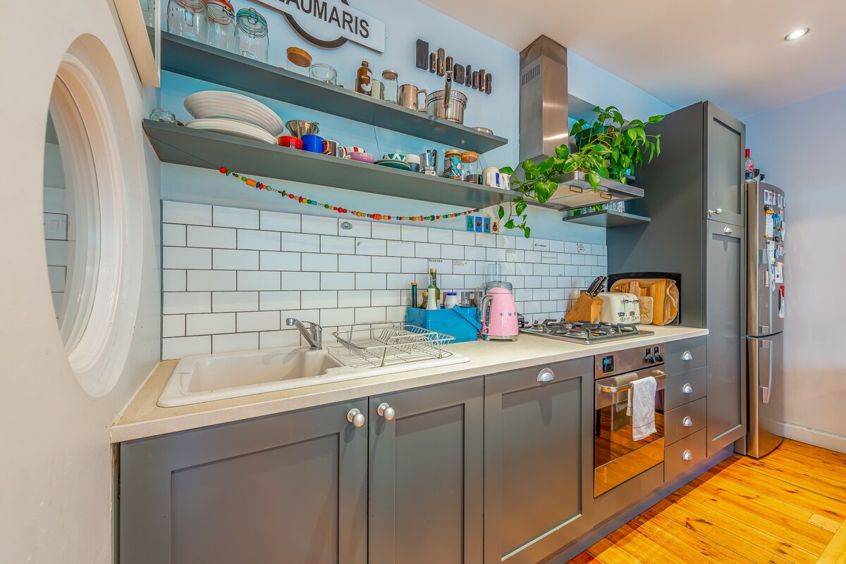 Great flat with terrace, Shoredich | Pass The Keys