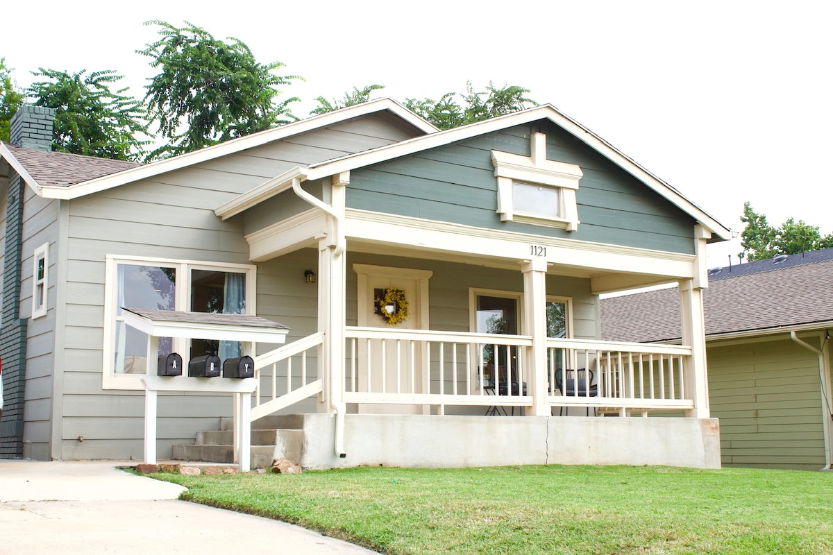 Charming Plaza District Craftsman Duplex