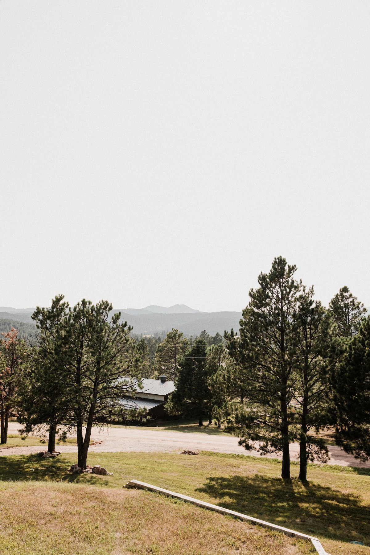 Spacious and Cozy *View of Mt Rushmore from Deck!*