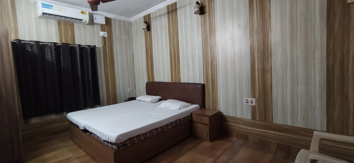 Deluxe Room AC @ Dehradun