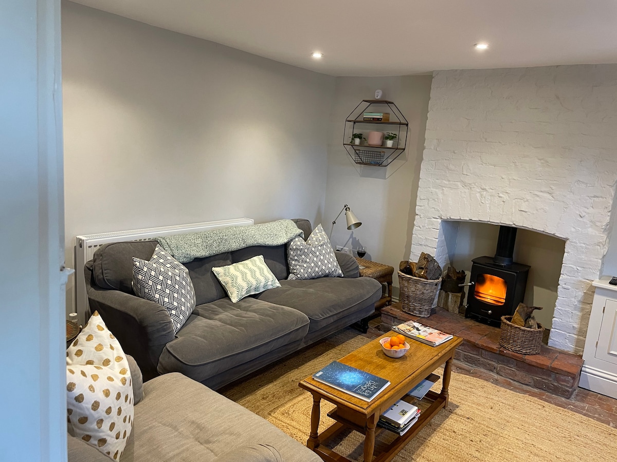 Magical secluded River Cottage - 3 double bedrooms