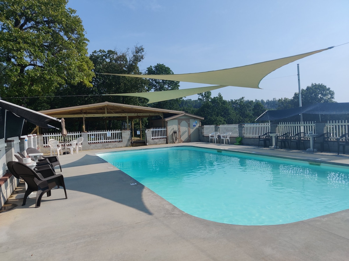 Entire Cabin on Norfork Lake with swimming pool.