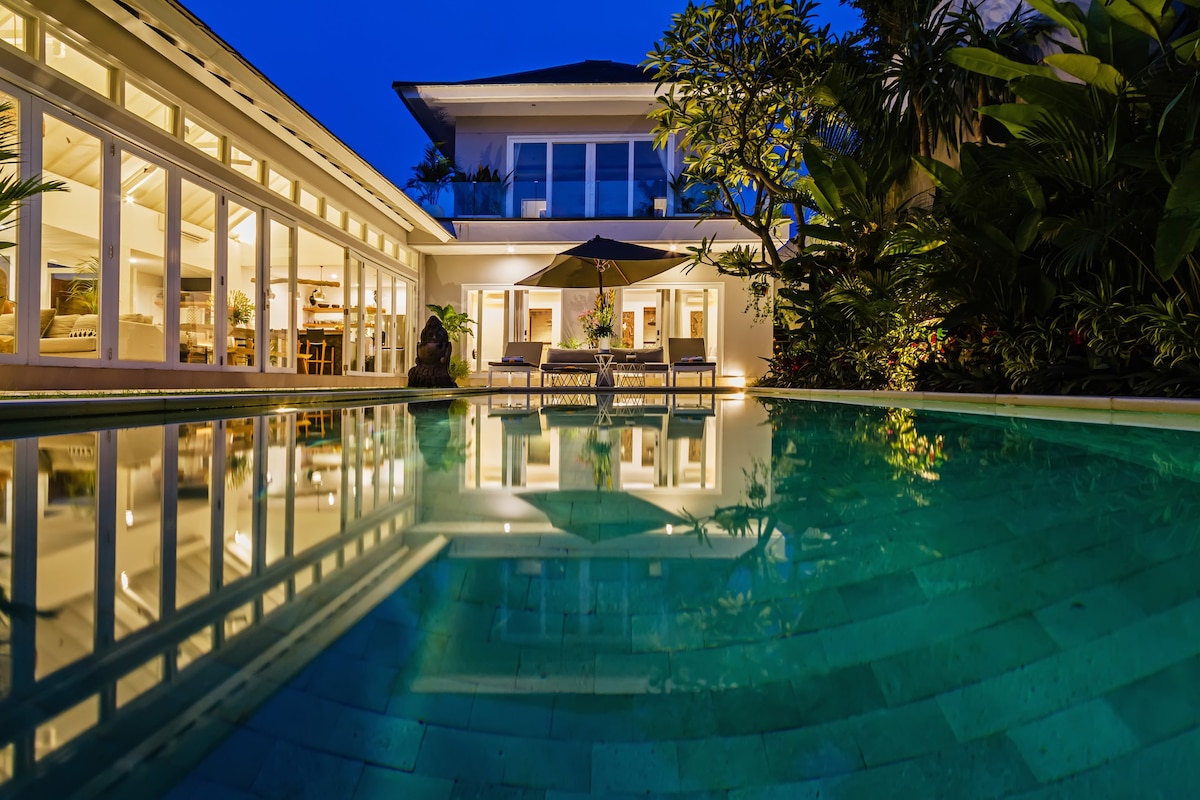 Luxe Villa with Poolside Serenity in Seminyak