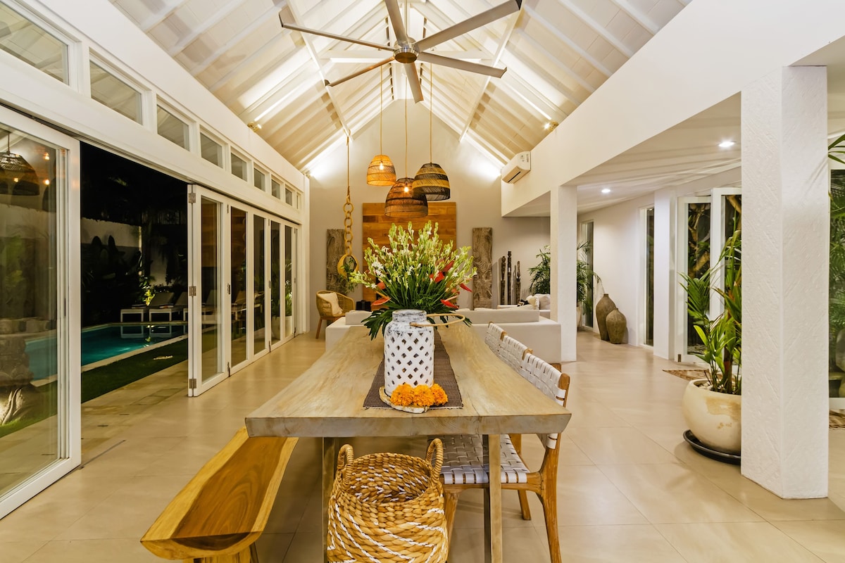 Luxe Villa with Poolside Serenity in Seminyak