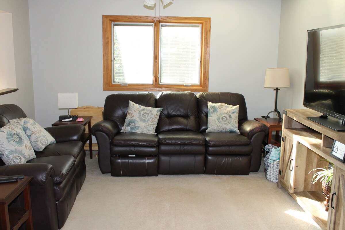 Comfy 4BR home with 2K & 2Q Beds on quiet circle