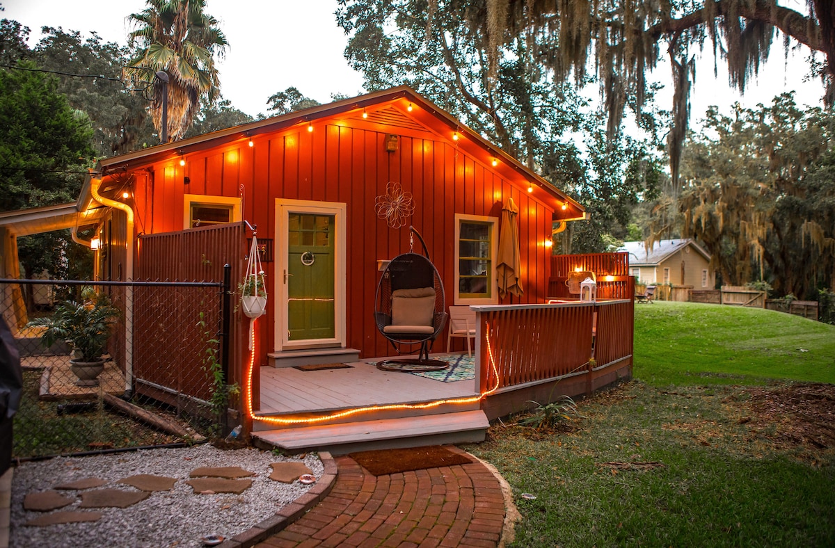 The Cottage on the Marsh: Minutes to Beach!