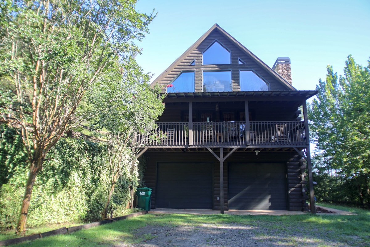 Bearly Hook'd-Chestatee Riverfront Cabin