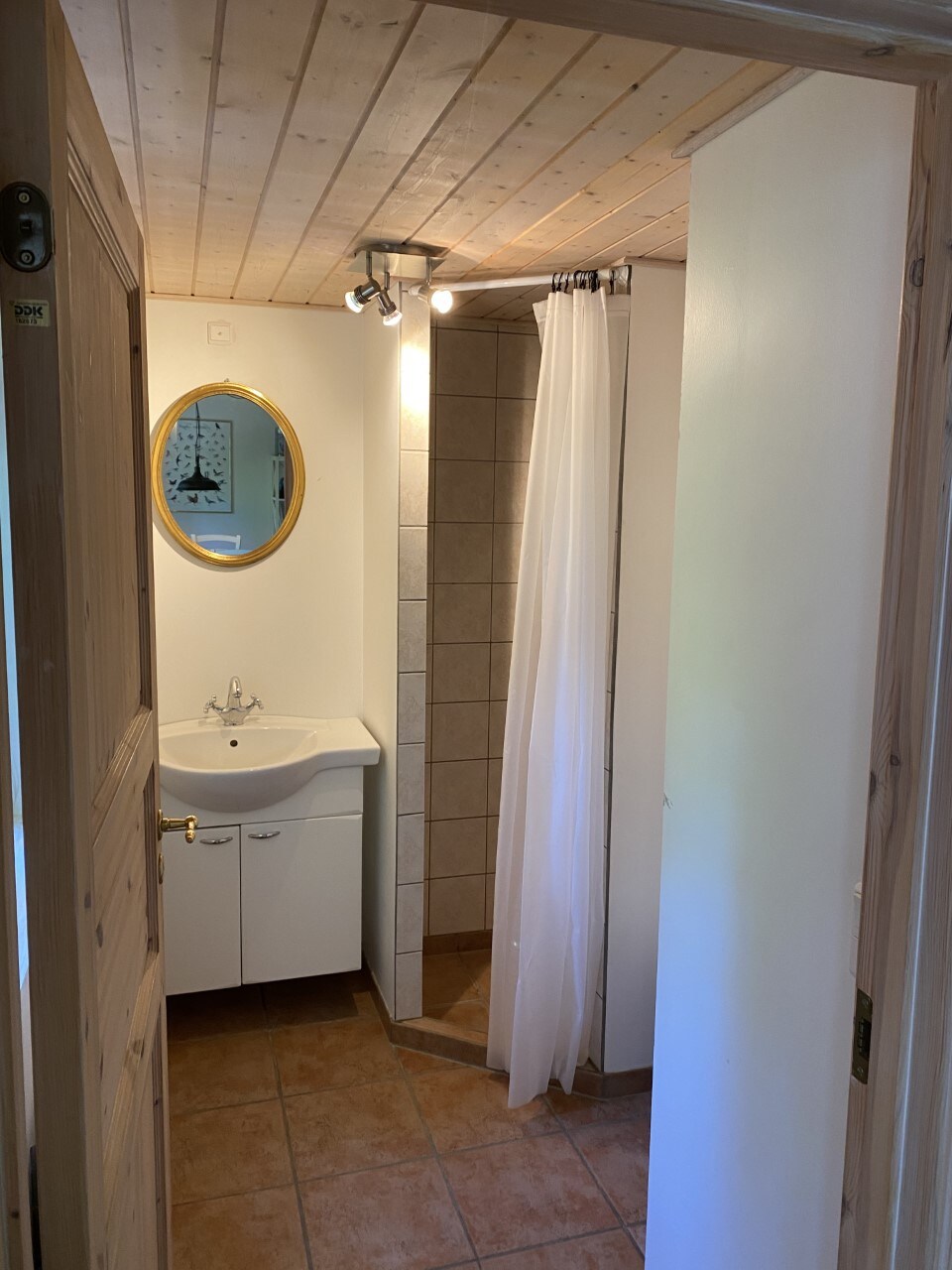 Lille hyggeligt gæstehus i stor have på Samsø