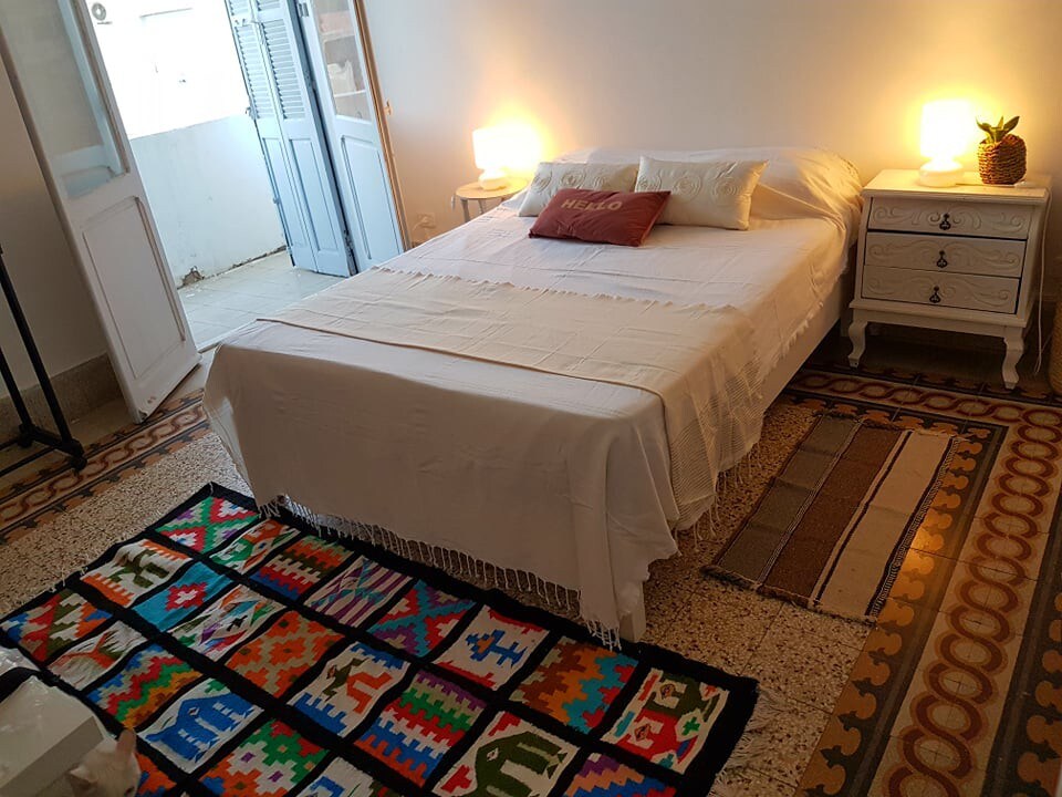Chambre cosy dans un appartement typique