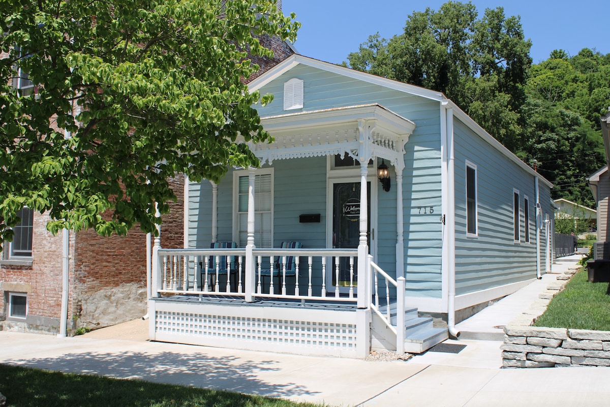 Spacious 2 bedroom 1.5 bath home in Downtown.