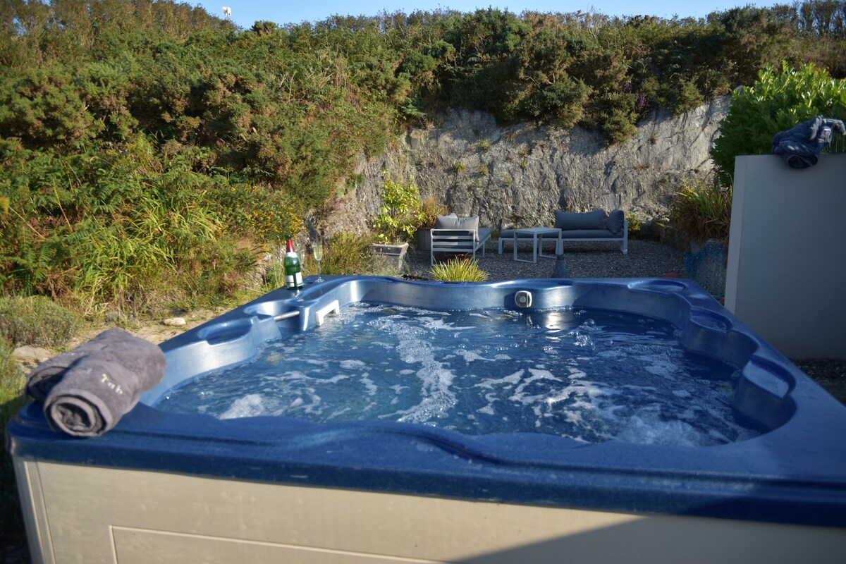 Stunning coastal house views Hot tub Fast WiFi