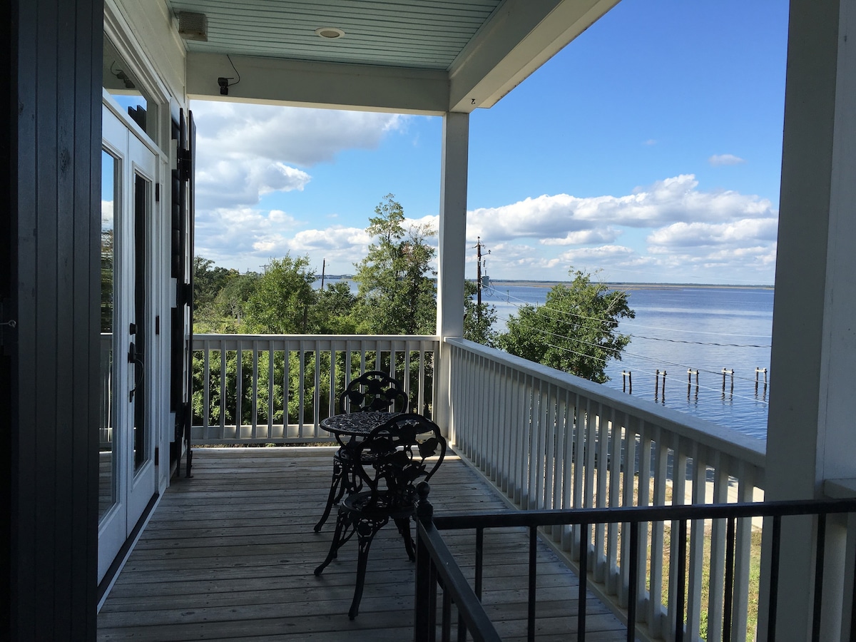 *Water Front* 2 story Home w/ Private Pier