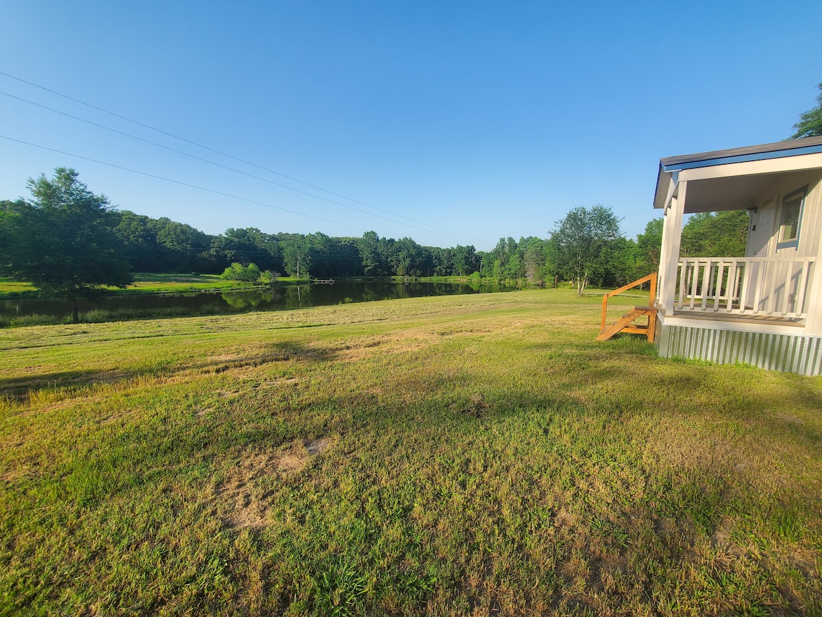 Comfortable Cabin with Fishing Pond