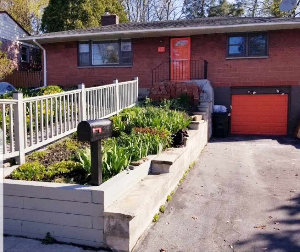 Mid-Century Ranch, Hot Tub, Fenced Yard