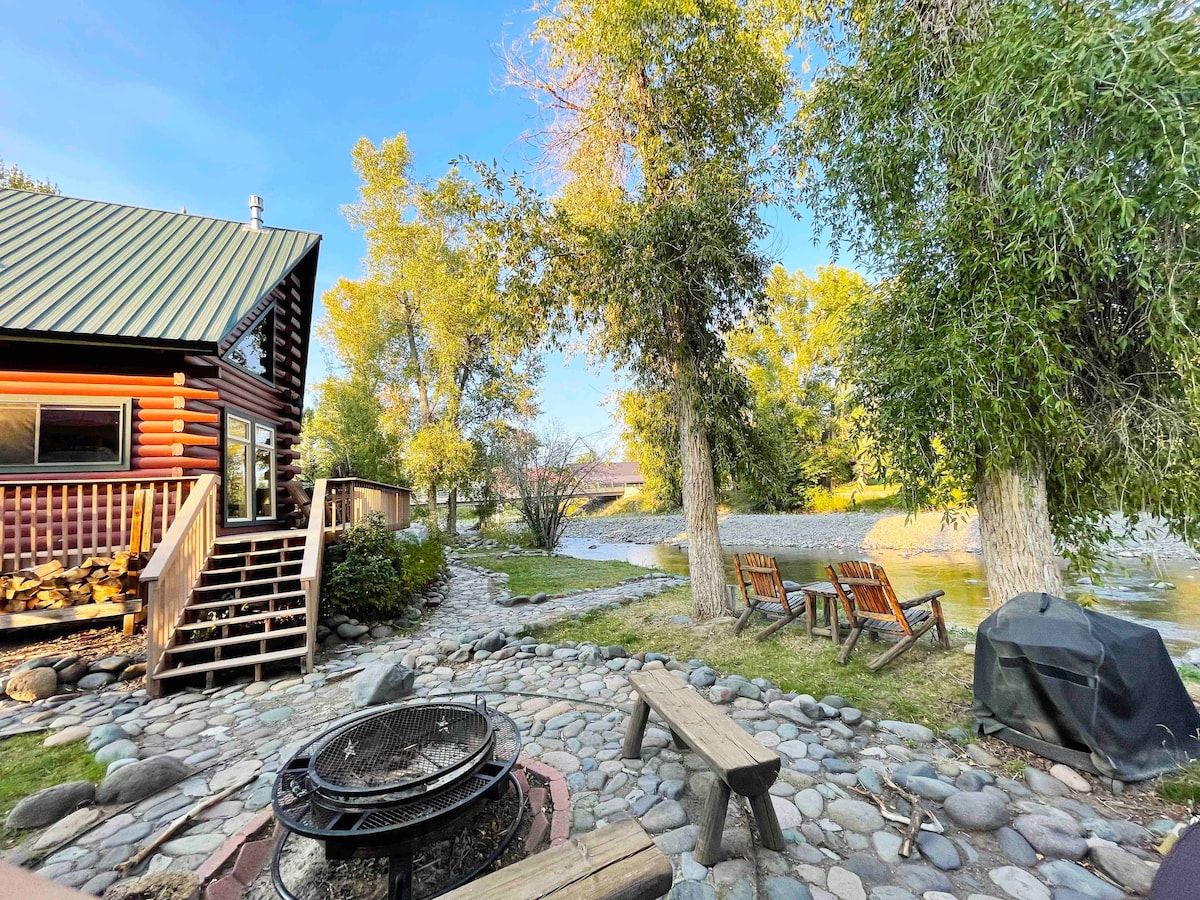 Riverfront "Lazy Bear Cabin" with Hot Tub Sleeps 8
