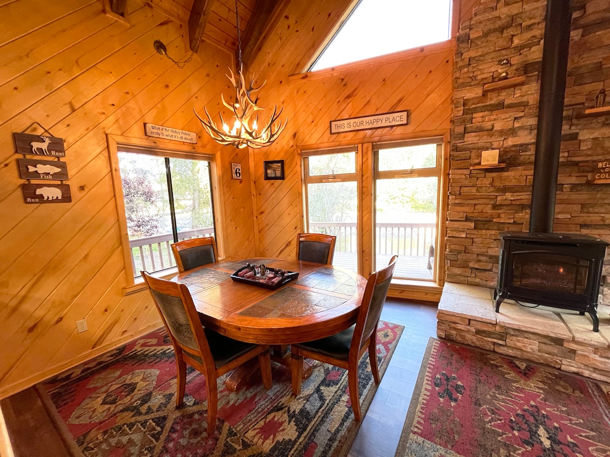 Riverfront "Lazy Bear Cabin" with Hot Tub Sleeps 8