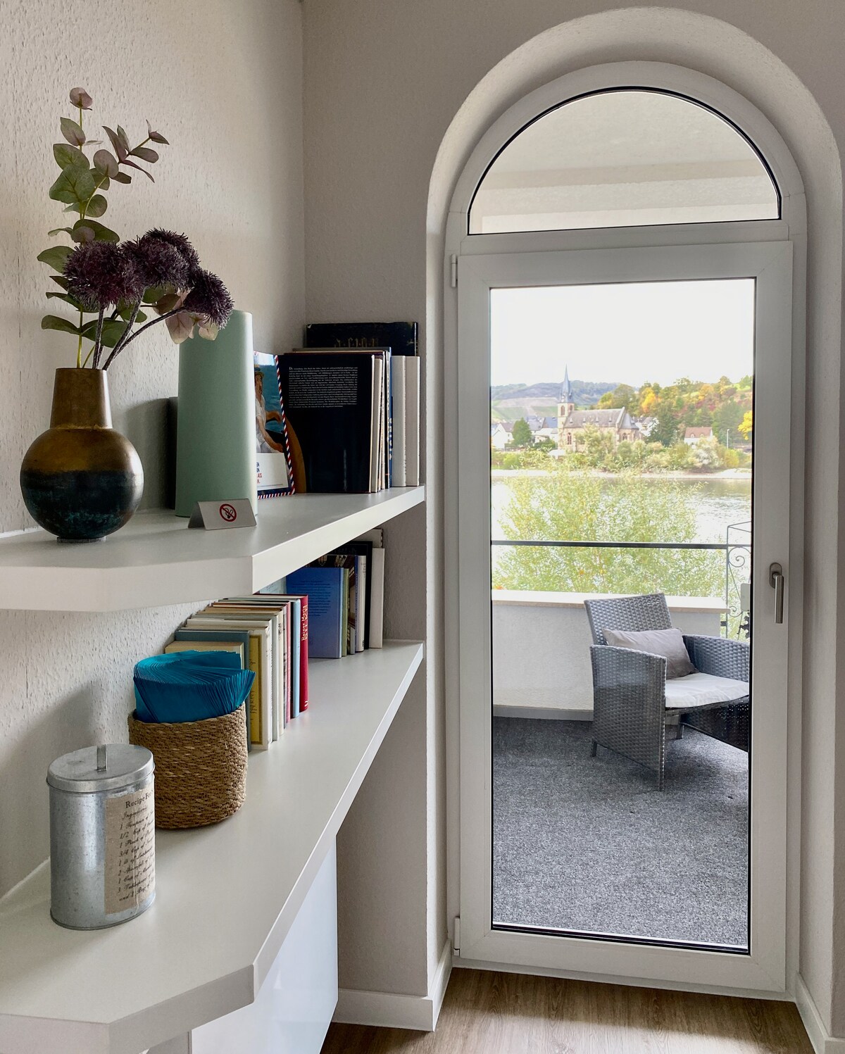 Large suite with loggia and view of the Rhine