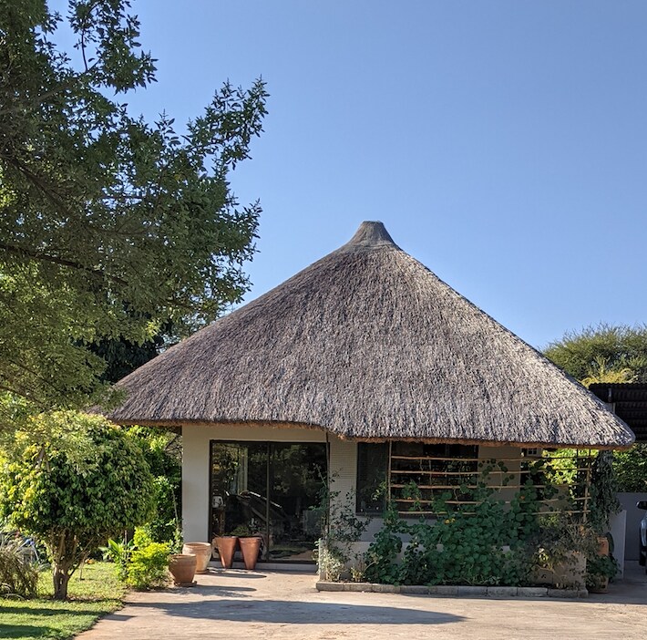 Welcoming Cosy Cottage with a pool