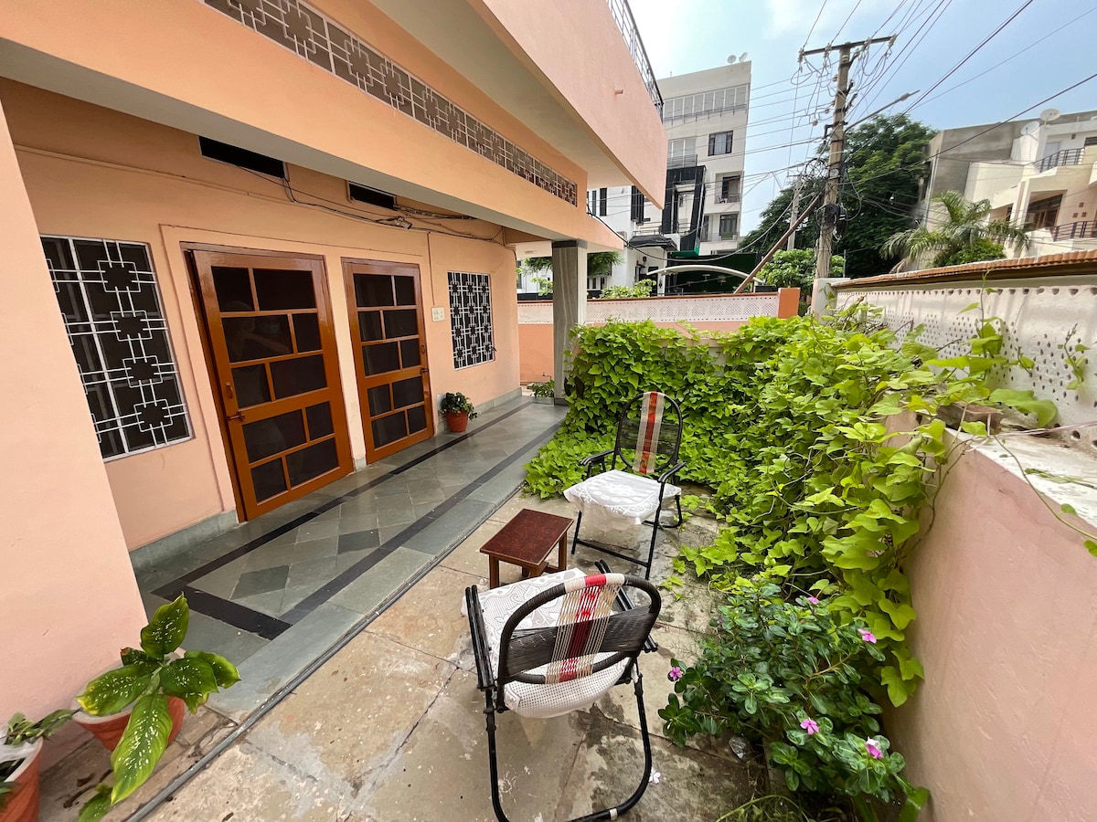 Cheerful 2 BR Residential House w/ FREE Parking