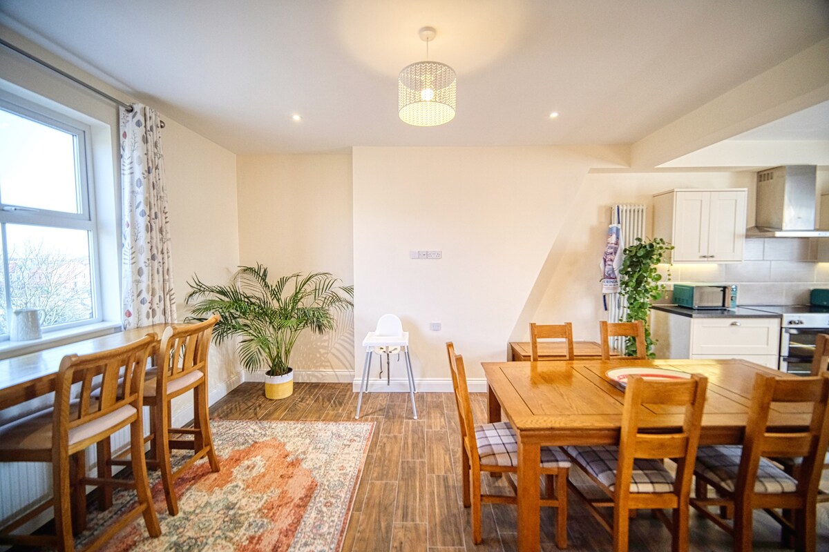 Stunning penthouse flat, Sheringham with parking.