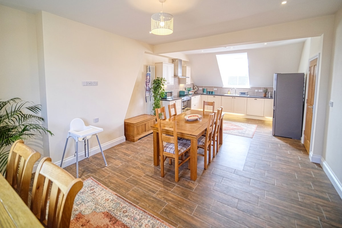 Stunning penthouse flat, Sheringham with parking.