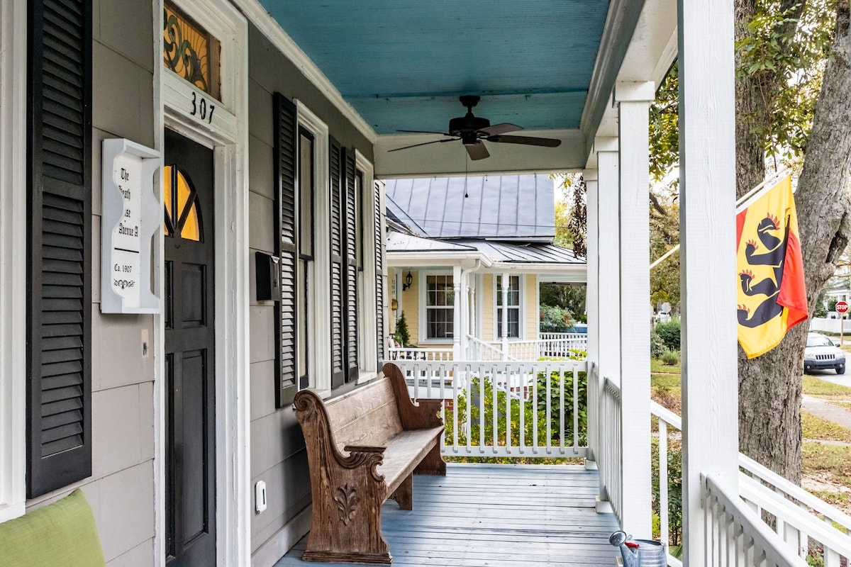 Historic Heath House steps from the Neuse River