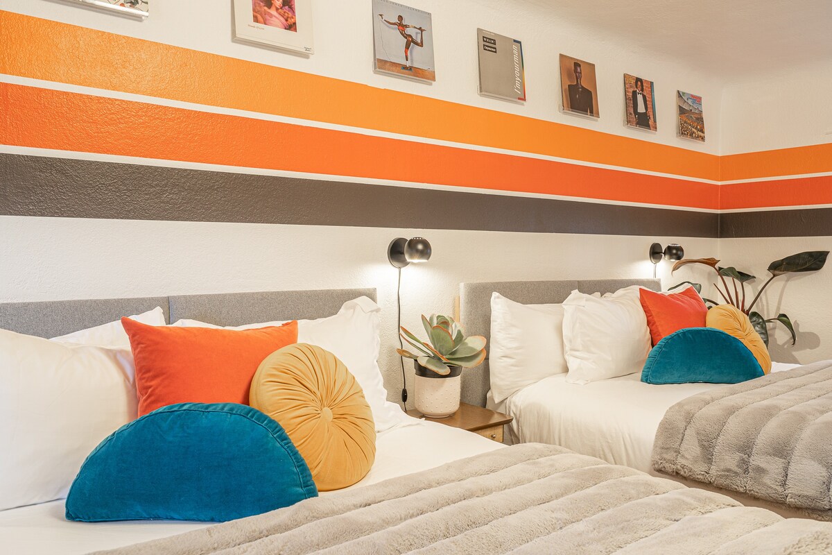 B.Retro: Feel the NOSTALGIA in this 2 bed room
