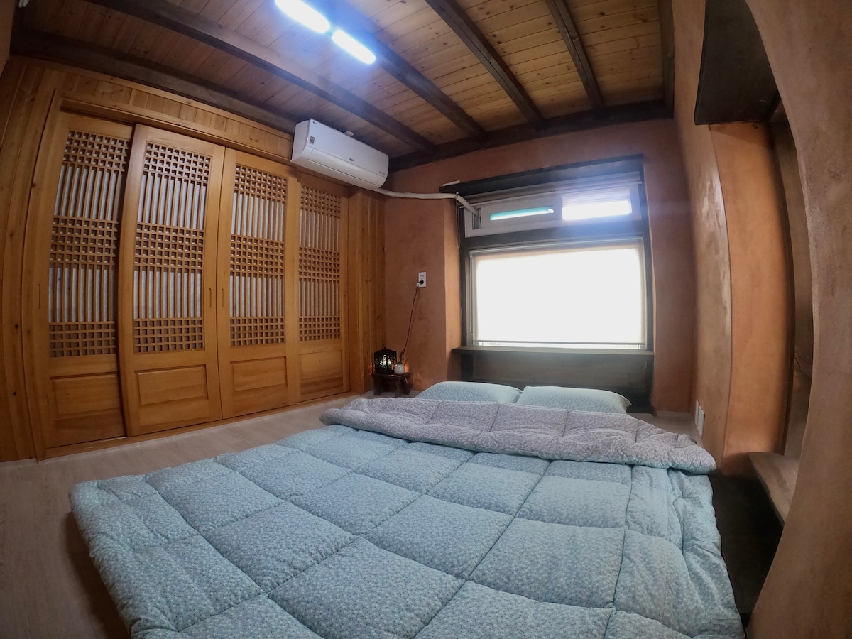 身体的其他部分和放松的空间「Vacation Jae」是一栋为「休息」而建造的泥土房屋。