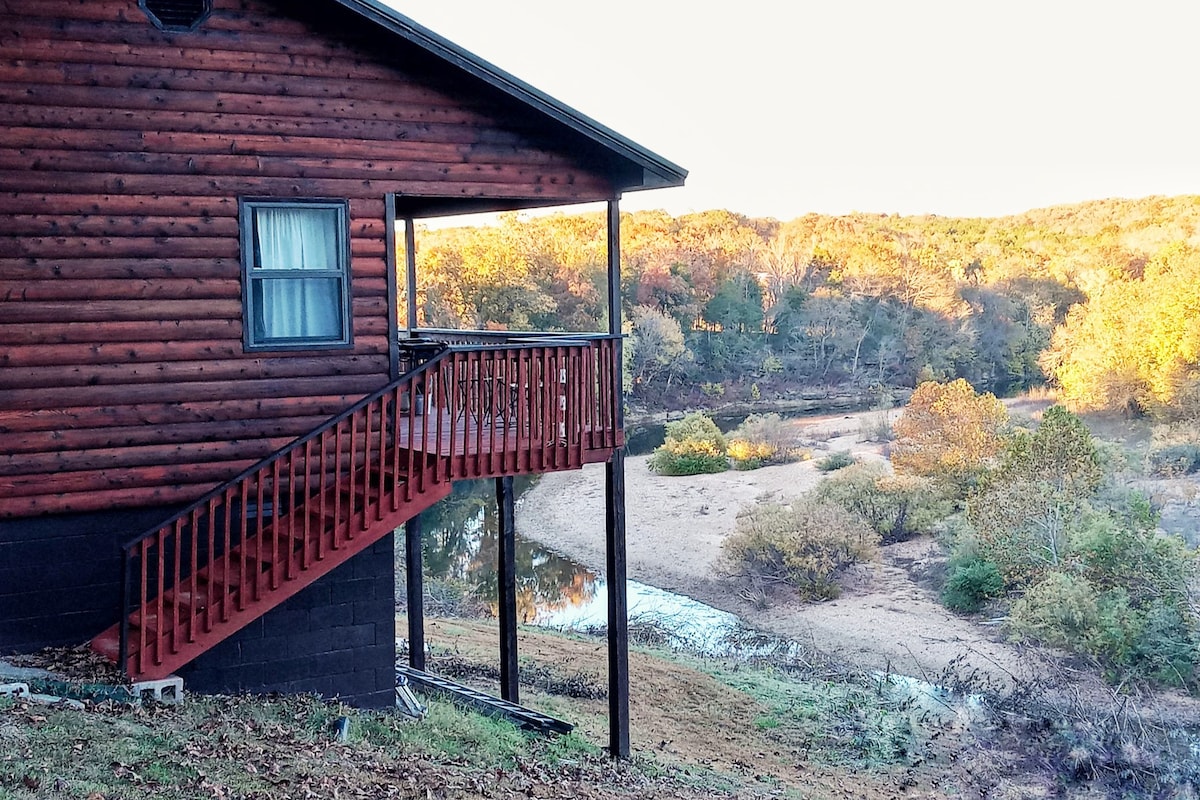 River Front Eagle Cabin Retreat on the Kings River