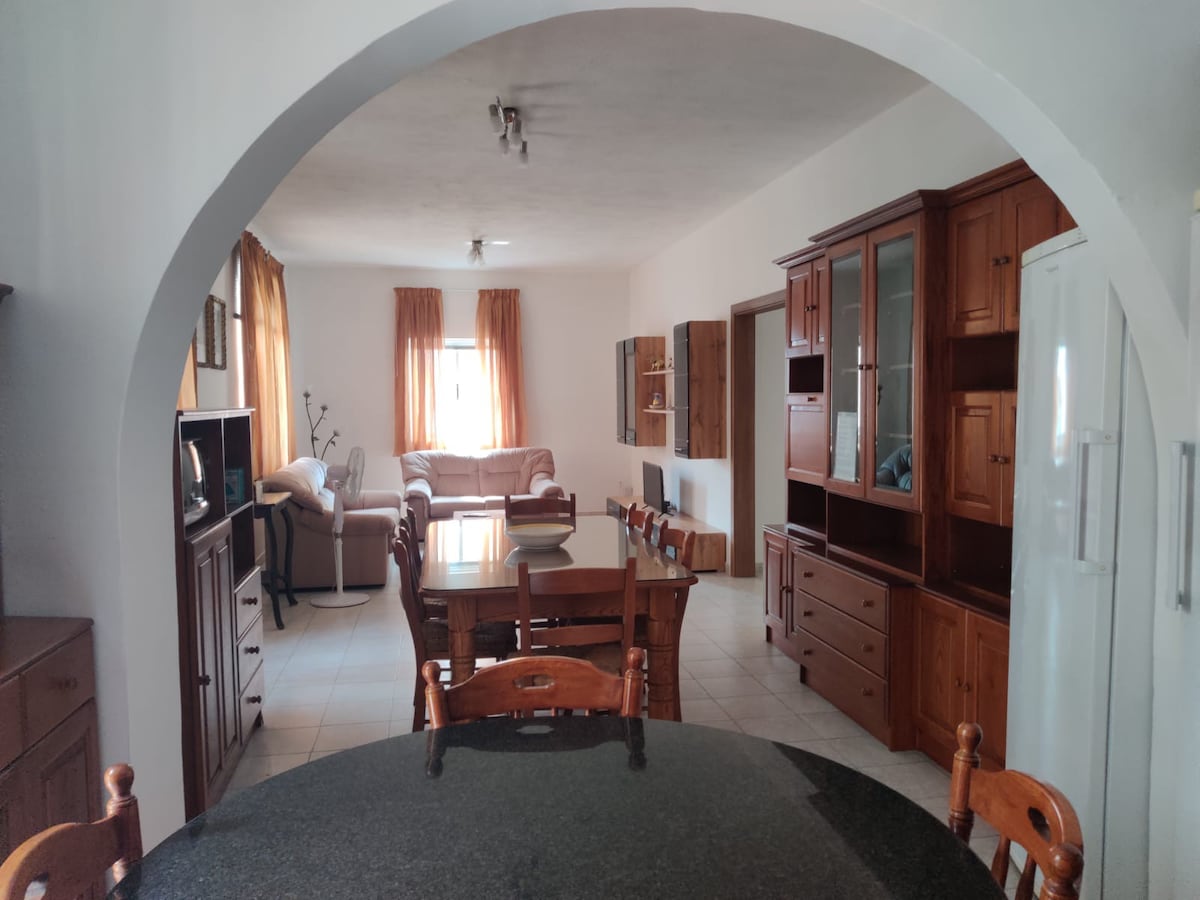 Lovely 3-double bedroom apartment in Msida