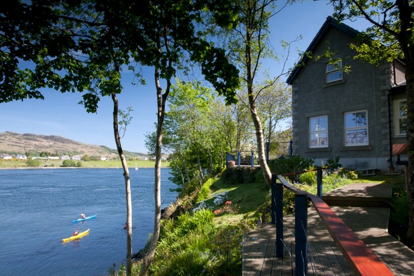 Waterfront cottage near Oban